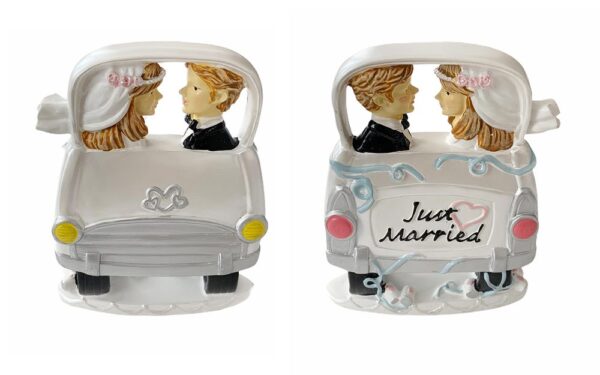 Novomanželia v aute - svadobné figúrky na tortu - Wilton